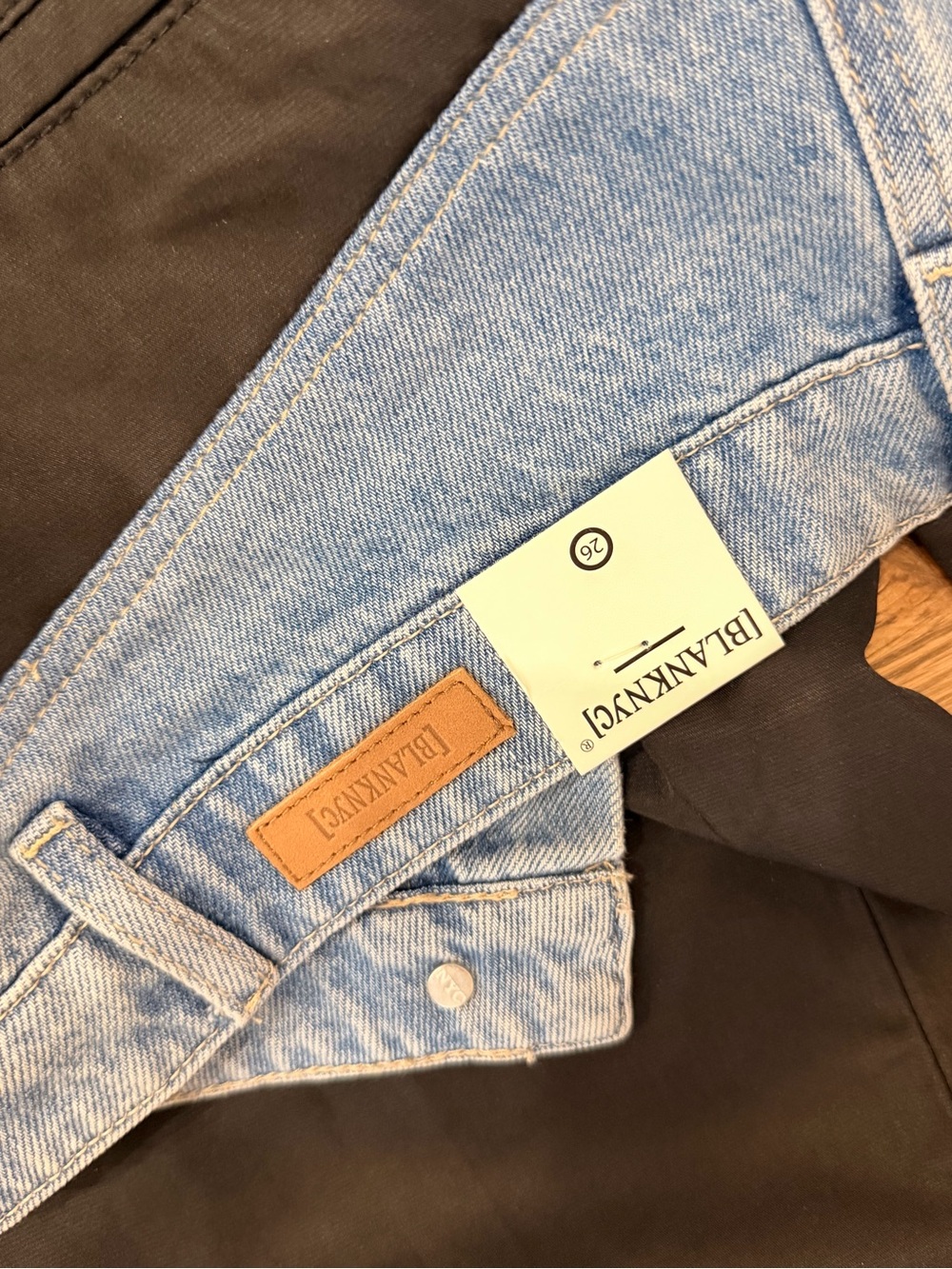 BRAND NEW WITH TAGS Women’s Blank NYC Two-Tone Cargo Pants with Denim Waist - Picture 3 of 4